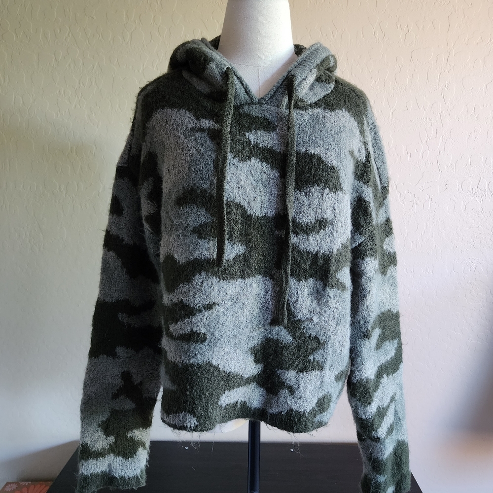 VS PINK Camo‎ Fuzzy Hoodie Small